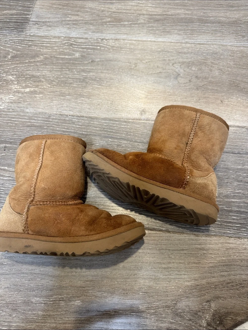 UGG Kids Classic Short Sheepskin Boots - Chestnut/Tan